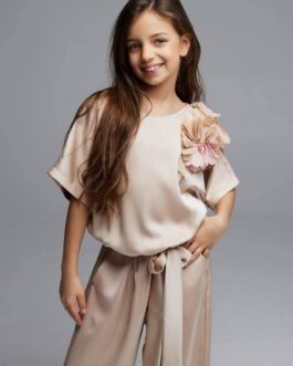 Kombinezon dziewczęcy satynowy w kolorze beżowym