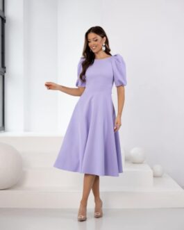 Blanca – Sukienka midi z rękawkiem w kolorze fioletowym