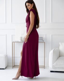 TATIANA – sukienka o długości maxi z rozcięciem na lewą nogę oraz marszczeniem w talii i biuście w kolorze bordowym