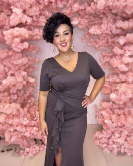MONIA – sukienka maxi plus size z rękawkiem w kolorze czekoladowym
