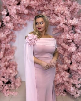 RIVIRES – suknia o długości maxi z aplikacją kwiatową w kolorze różowym