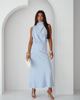 MOON – sukienka o długości maxi z dekoltem typu woda w kolorze błękitnym