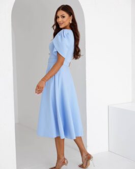 SARA – sukienka o długości midi z rękawkiem w kolorze błękitnym